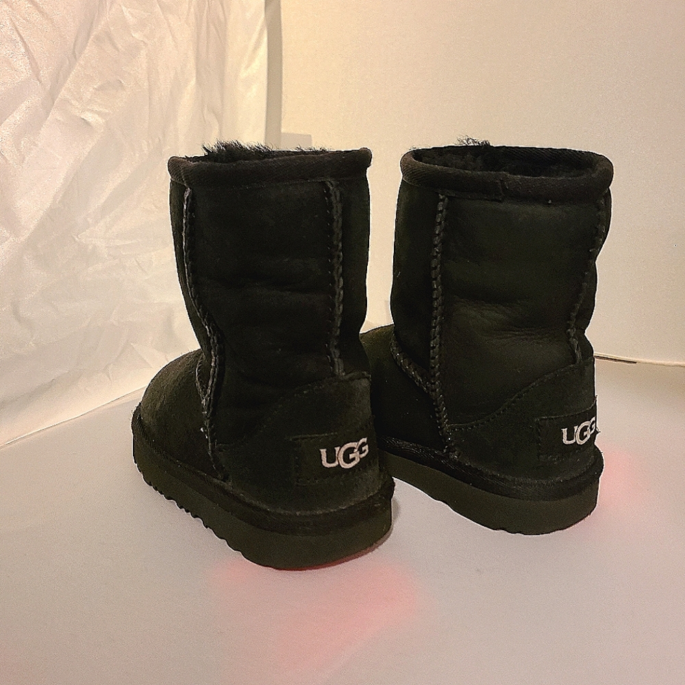 Toddler worn maybe once size 7 black uggs